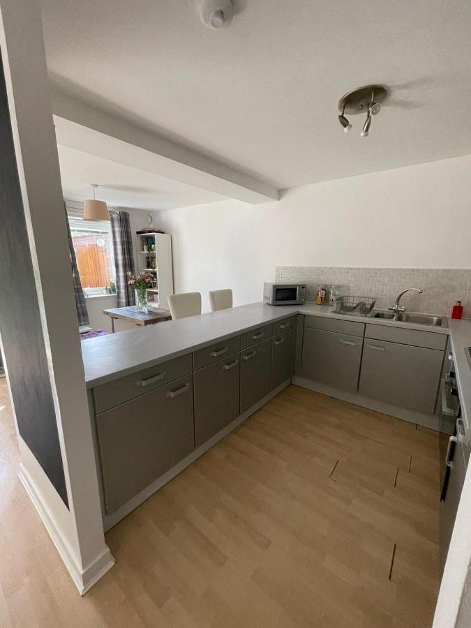 Pass The Keys Lovely 2Bedroom Flat With Balcony Единбург Екстериор снимка