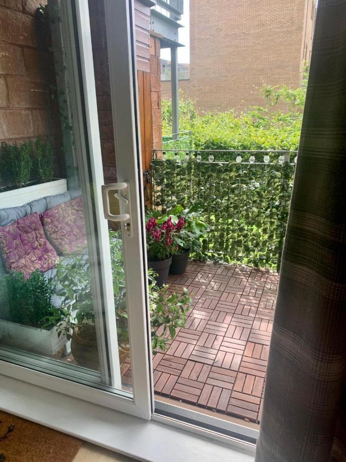 Pass The Keys Lovely 2Bedroom Flat With Balcony Единбург Екстериор снимка