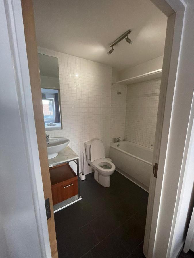 Pass The Keys Lovely 2Bedroom Flat With Balcony Единбург Екстериор снимка
