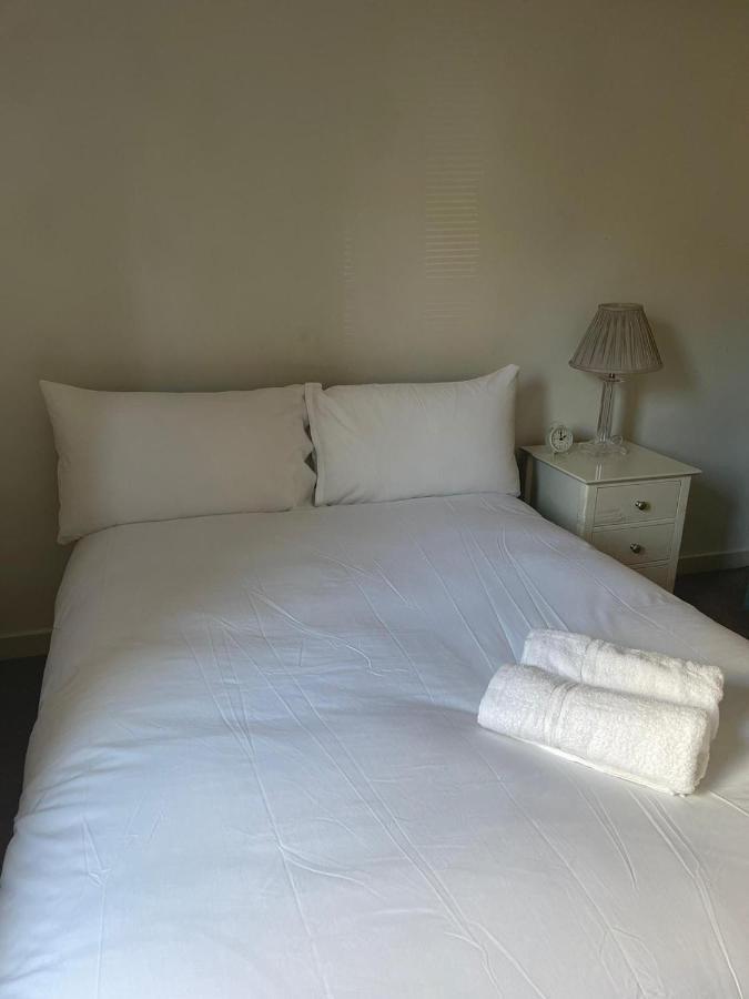 Pass The Keys Lovely 2Bedroom Flat With Balcony Единбург Екстериор снимка